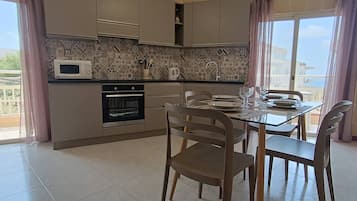 Apartment, 2 Bedrooms, Patio, Ocean View | Interior