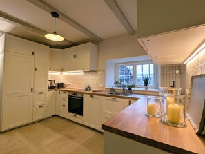 Køleskab, mikrobølgeovn, opvaskemaskine