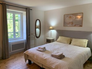 6 bedrooms, free WiFi, bed sheets