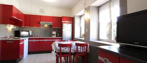 Fridge, microwave, dishwasher