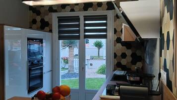 Réfrigérateur, micro-ondes, four, lave-vaisselle