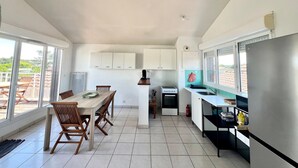 Private kitchen - T3 Duplex with private parking, near the port in La Teste de Buch (La Teste-de-Buch)