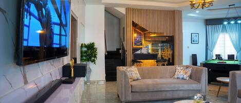 Appartement Familial, balcon, vue ville | Coin séjour