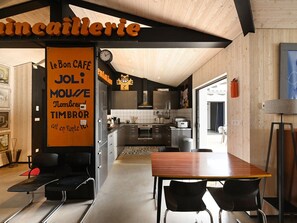 Fridge, oven, stovetop, coffee/tea maker - Spacious house with parking near the sea (Ars-en-Ré)