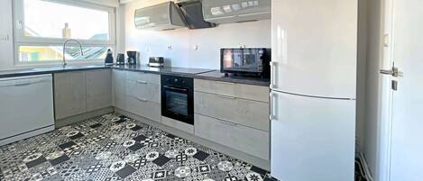 Oven, dishwasher, coffee/tea maker