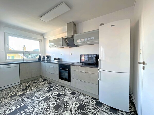 Oven, dishwasher, coffee/tea maker