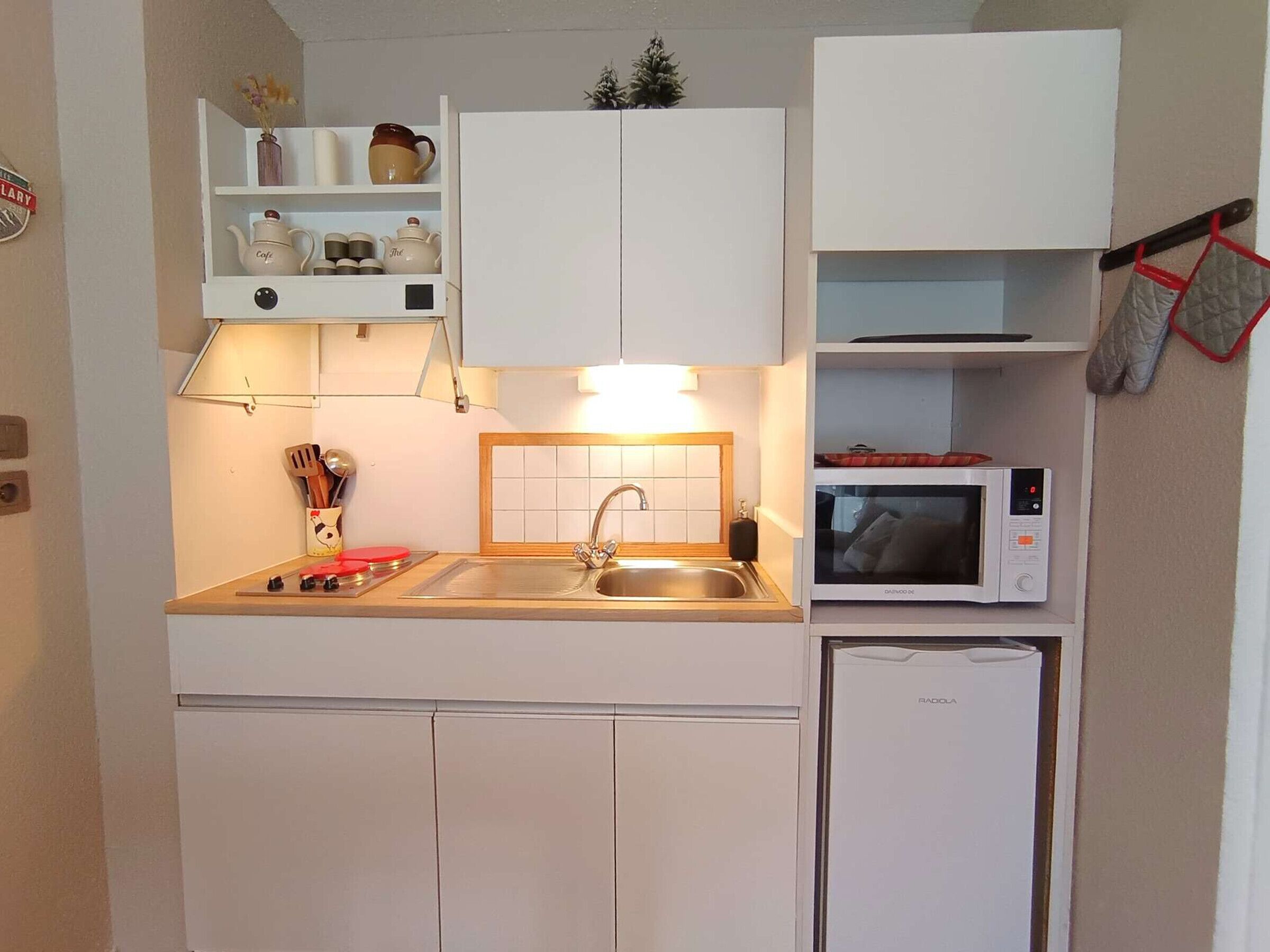 Microwave, stovetop, coffee/tea maker, toaster