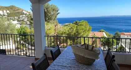 Mediterrane Villa mit Privatem Pool in Roses