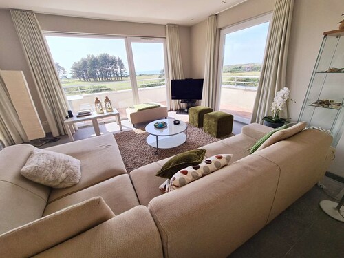 Luxurious apt 3 suites, sea view balcony, parking, wifi