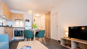 Unclassified image, 4 of 18, button - T2 Apartment with large terrace and parking (Balaruc-les-Bains)