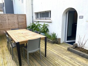 Outdoor dining - House 250m from beach with WIFI in Trégastel (Trégastel)