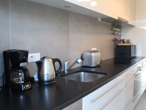 Mikrowelle, Ofen, Herdplatte, Geschirrspüler