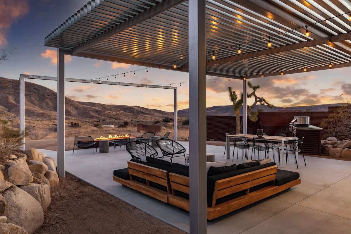 屋外ダイニングエリア