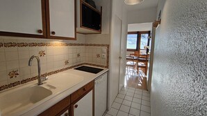 茶具/咖啡用具、冰箱、炉灶