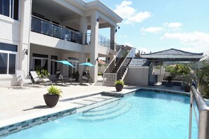 Piscine extérieure