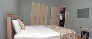 3 bedrooms, desk, iron/ironing board, travel cot
