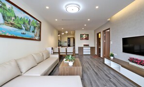 Departamento superior, 2 habitaciones, vista a la ciudad | Vista a la calle
