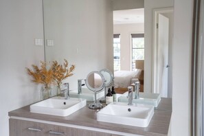 4 dormitorios, tabla de planchar con plancha, wifi gratis y ropa de cama