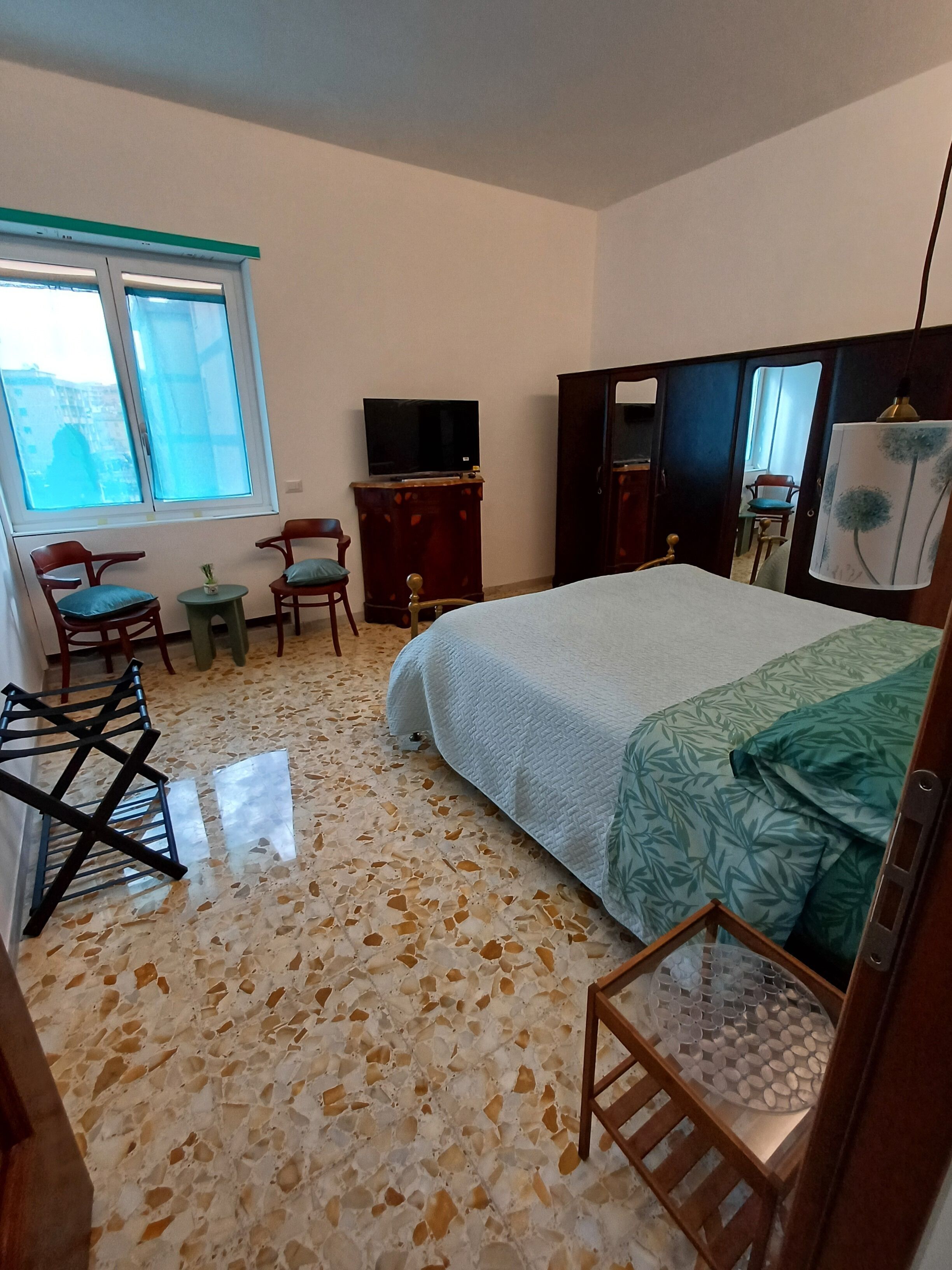 3 Schlafzimmer, Schreibtisch, Bügeleisen/Bügelbrett, Reisekinderbett