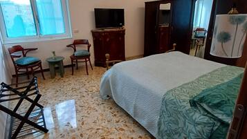 3 Schlafzimmer, Schreibtisch, BĂŒgeleisen/BĂŒgelbrett, Reisekinderbett