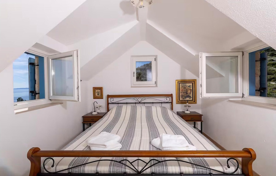 3 Bedroom Stunning Home In Zarace - Hvar