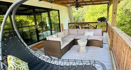 Beautiful river front studio with dock and adjacent boat ramp
