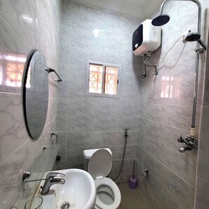 家庭公寓, 阳台, 城市景观 | 浴室 | 免费洗浴用品、吹风机、毛巾、肥皂