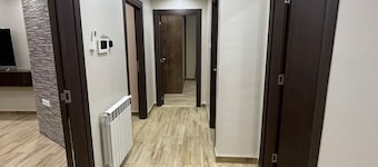 Apart secure 10 minutes from the beach