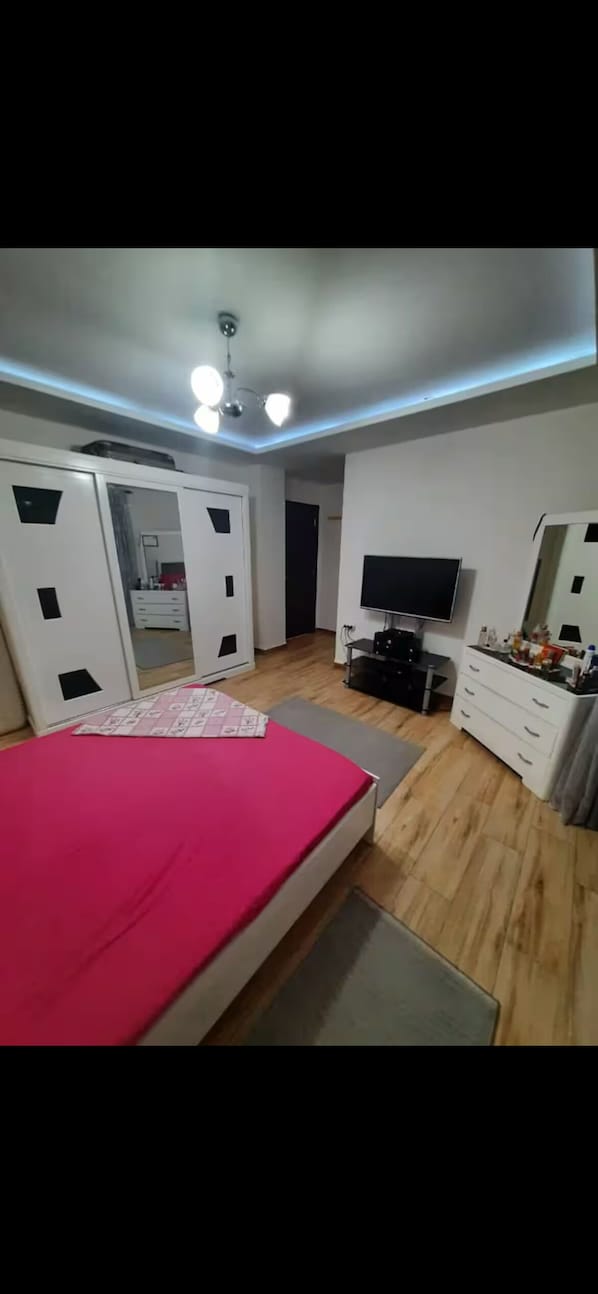 2 bedrooms, bed sheets