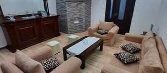 Apart secure 10 minutes from the beach