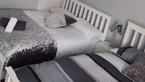 3 Schlafzimmer, Bügeleisen/Bügelbrett, Reisekinderbett, kostenloses WLAN
