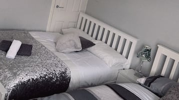 3 bedrooms, iron/ironing board, WiFi, bed sheets