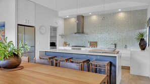 冰箱、微波炉、烤箱、炉灶