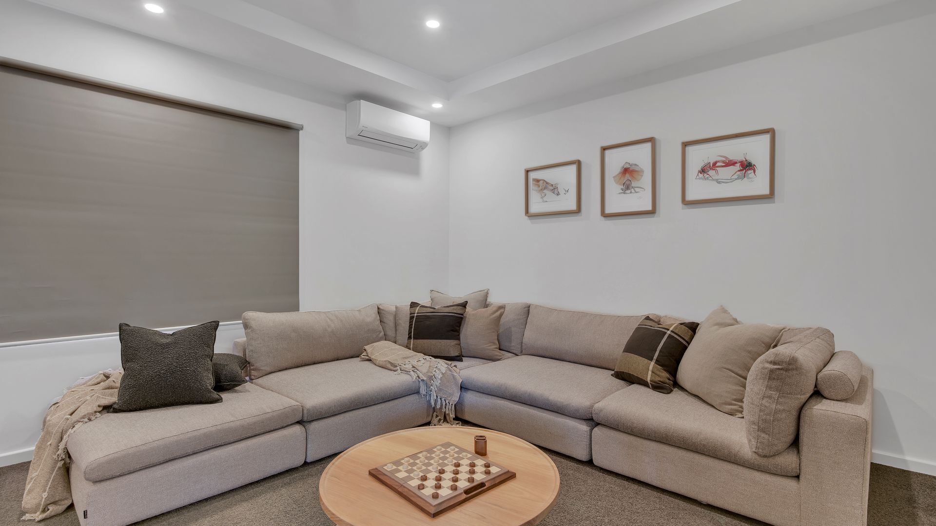 TV, lareira, escritórios