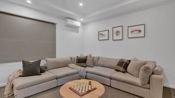 Fernseher, Kamin, Arbeitsbereiche