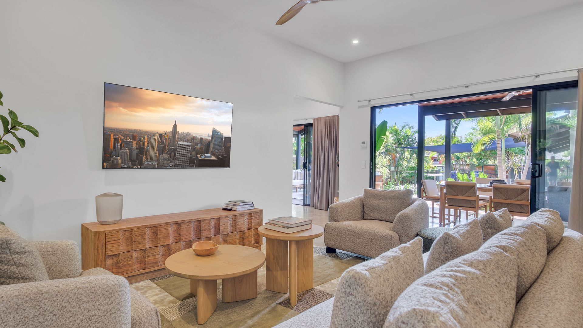 TV, fireplace, offices