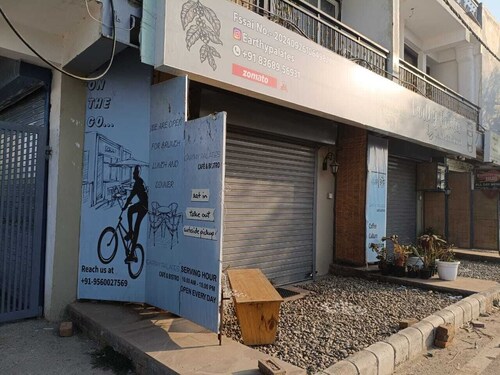 Sustainable & Spacious two unit of 3BHK in a Chateau in New Delhi. Pet Friendly!