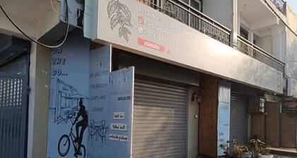 Sustainable & Spacious two unit of 3BHK in a Chateau in New Delhi. Pet Friendly!