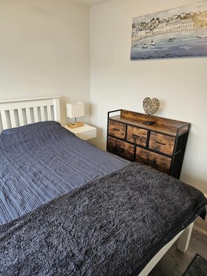 2 bedrooms, internet - Beach house in pembrokeshire with sea views (Freshwater East)