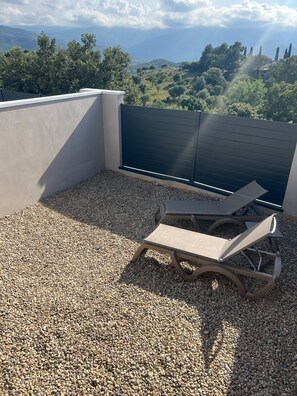 Property grounds - New studio enjoying all-day sunshine with terrace and private garden (Oletta)