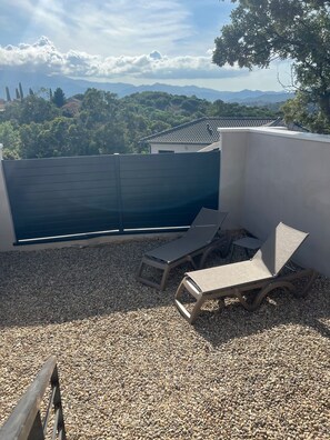 Terrace/patio - New studio enjoying all-day sunshine with terrace and private garden (Oletta)