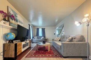 House (4 Bedrooms) | Front of property