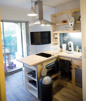 Geladeira, micro-ondas, fogão, cooktop