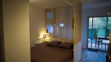 1 chambre, fer et planche Ă repasser, Wi-Fi gratuit, draps fournis