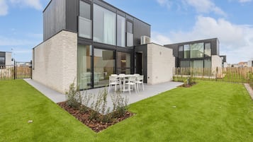 House | Outdoor dining