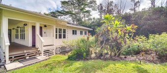 2 Mi to Ocean: Home w/ Screened Porch in Pahoa!