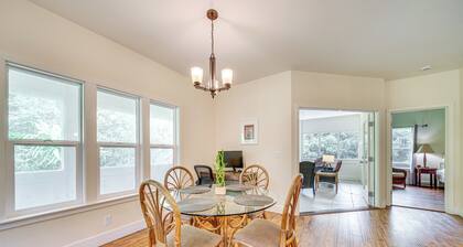 2 Mi to Ocean: Home w/ Screened Porch in Pahoa!