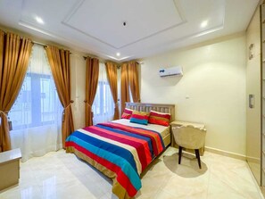 4 bedrooms, desk, iron/ironing board, free WiFi