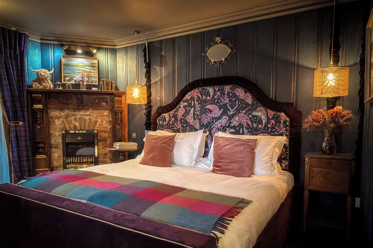 Bureau, espace de travail pour ordinateur portable, rideaux occultants