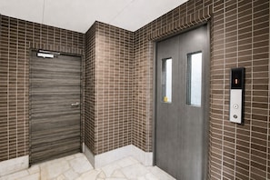 Unclassified image, 3 of 34, button - Randor Residence Tokyo Annex (Tokyo)